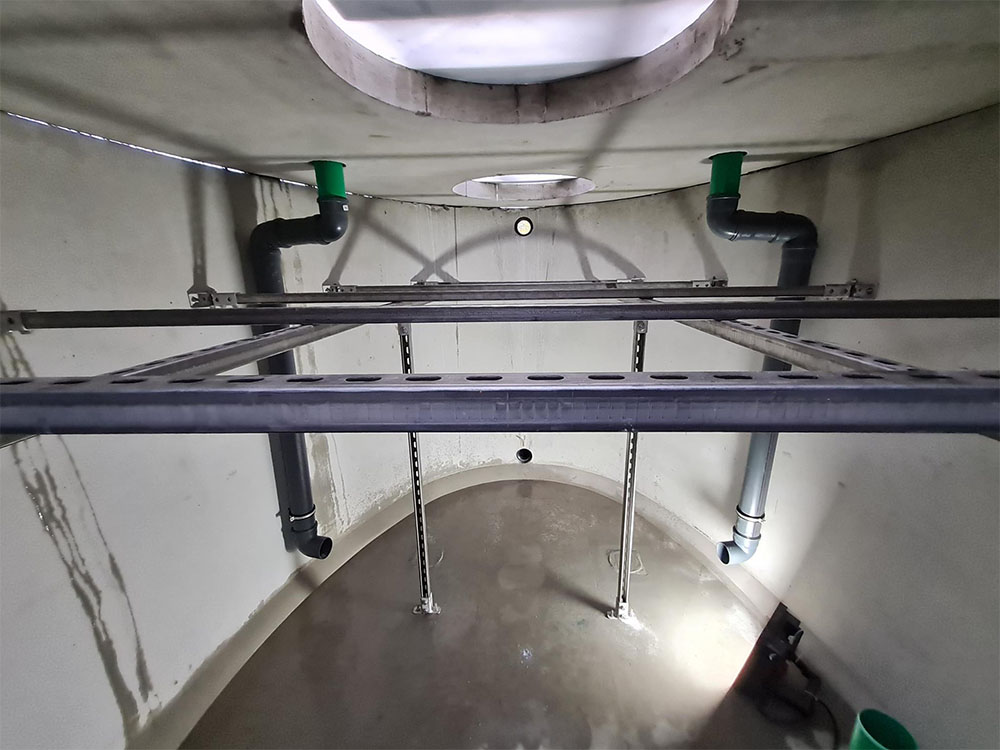 ClearFox Nature in concrete tank