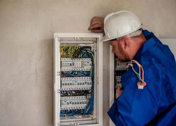 ClearFox® Stellenausschreibung Elektroinstallateur